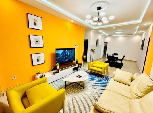 3 Chambres, 2 Salles de bain, cuisine fermée, balcon avec vue agréable