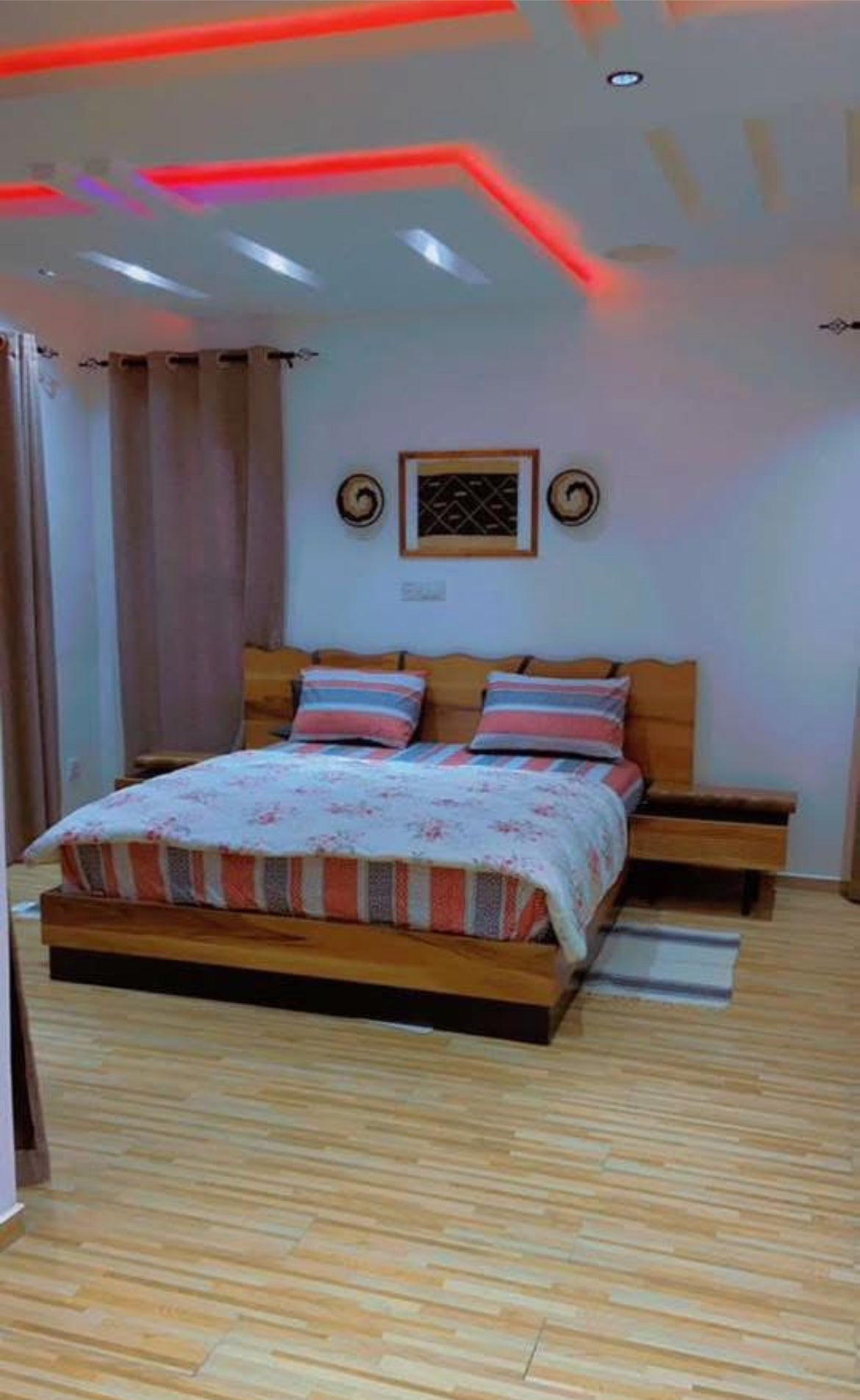 3 Chambres, 3 Salles de bain, cuisine ouverte, balcon