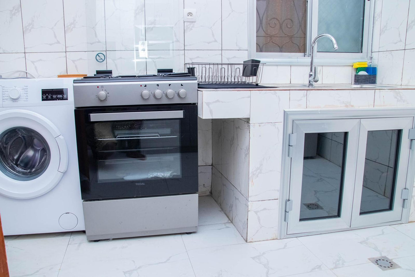 2 Chambres, 2 Salles de bain, cuisine fermée