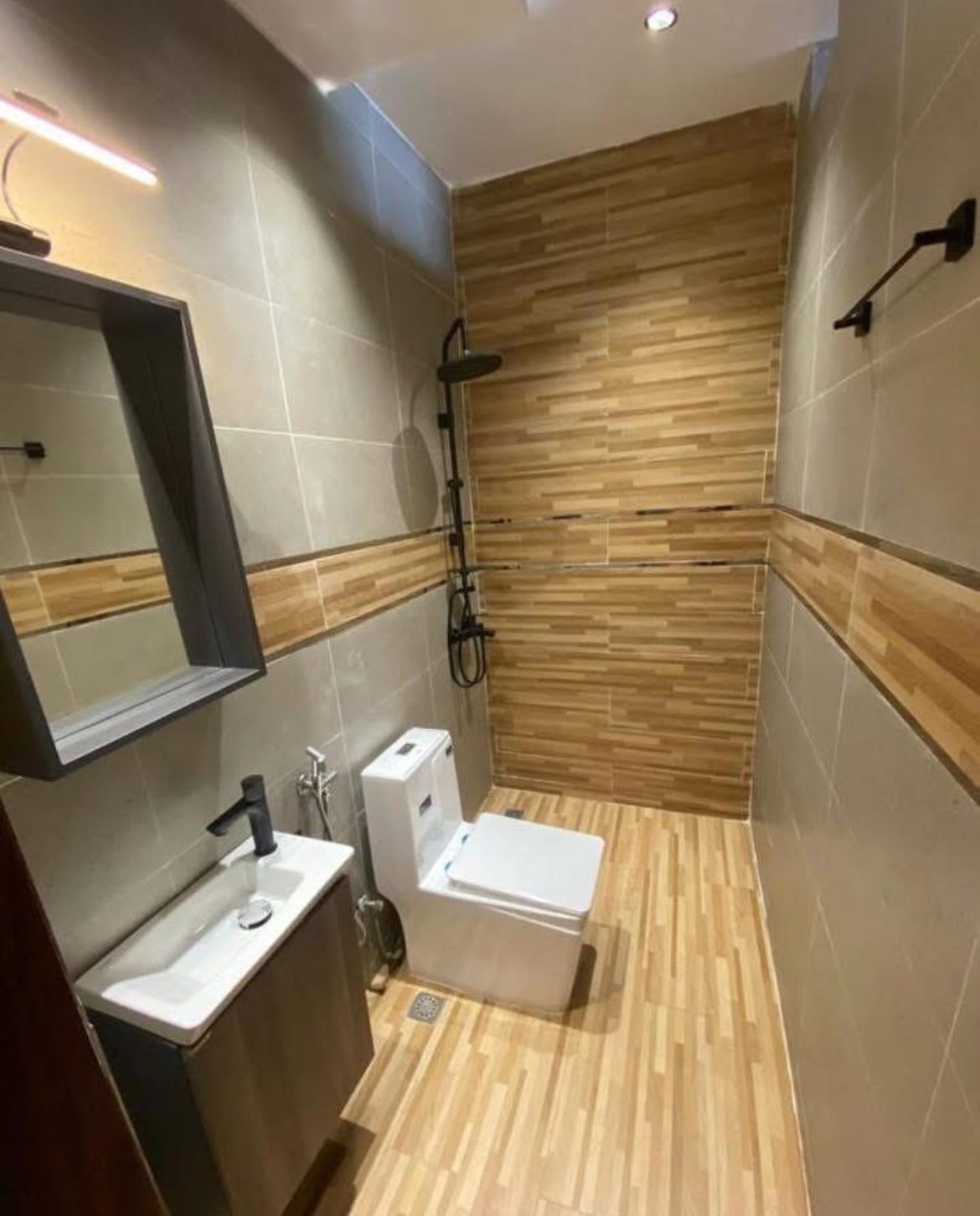 3 Chambres, 3 Salles de bain, cuisine ouverte, balcon