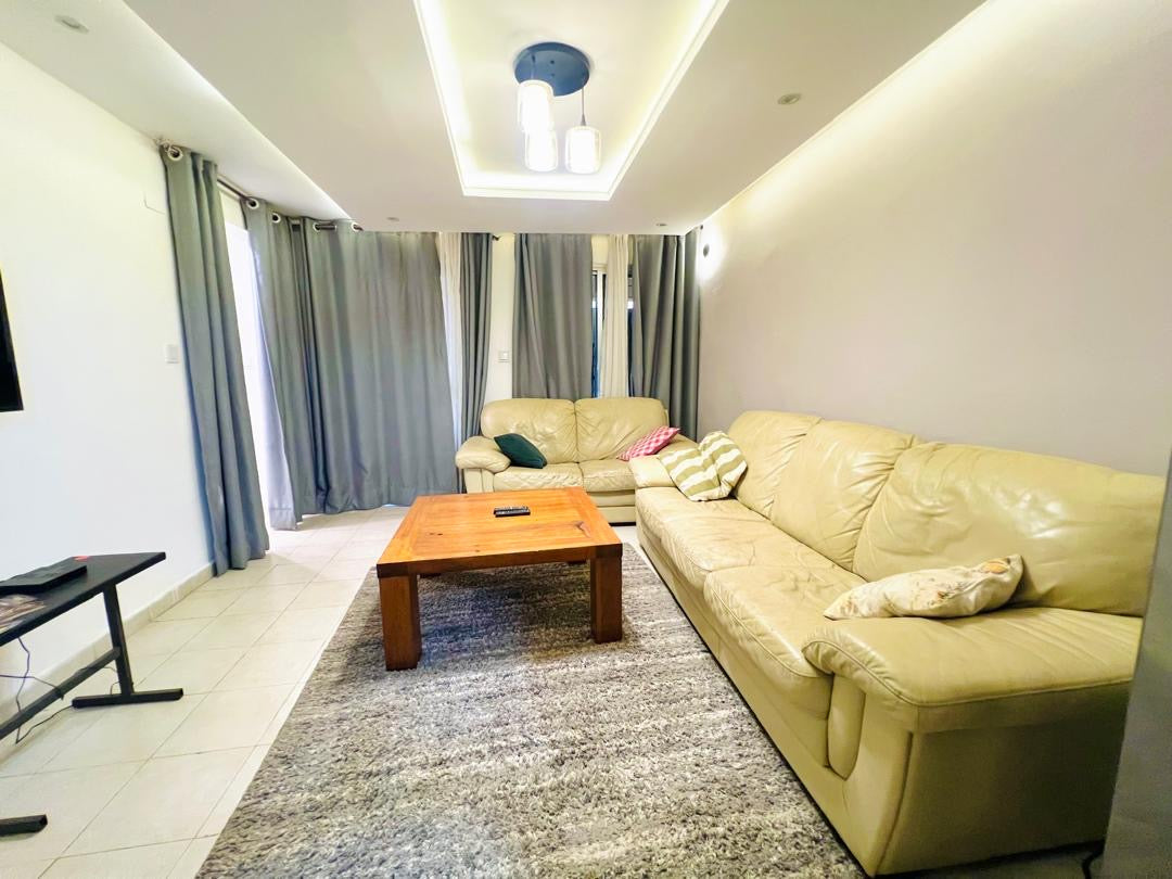 2 Chambres, 2 Salles de bain et cuisine