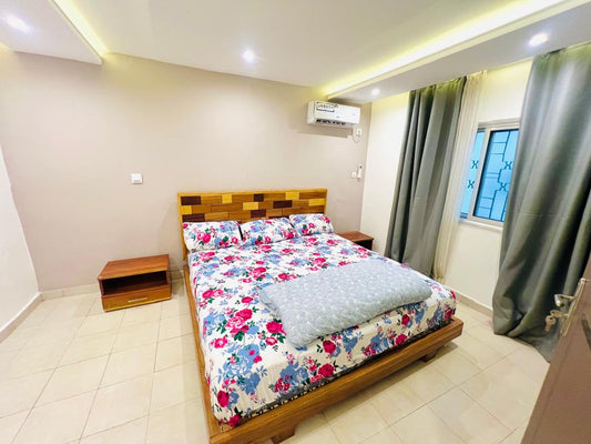 2 Chambres, 2 Salles de bain et cuisine