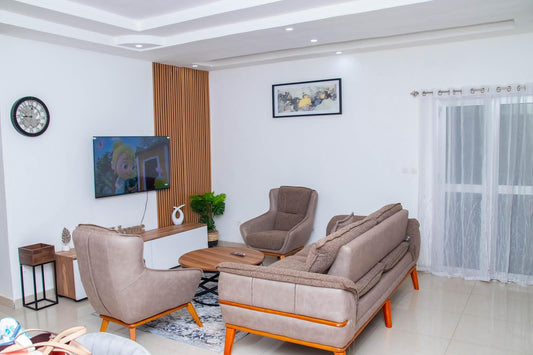 2 Chambres, 2 Salles de bain, cuisine fermée