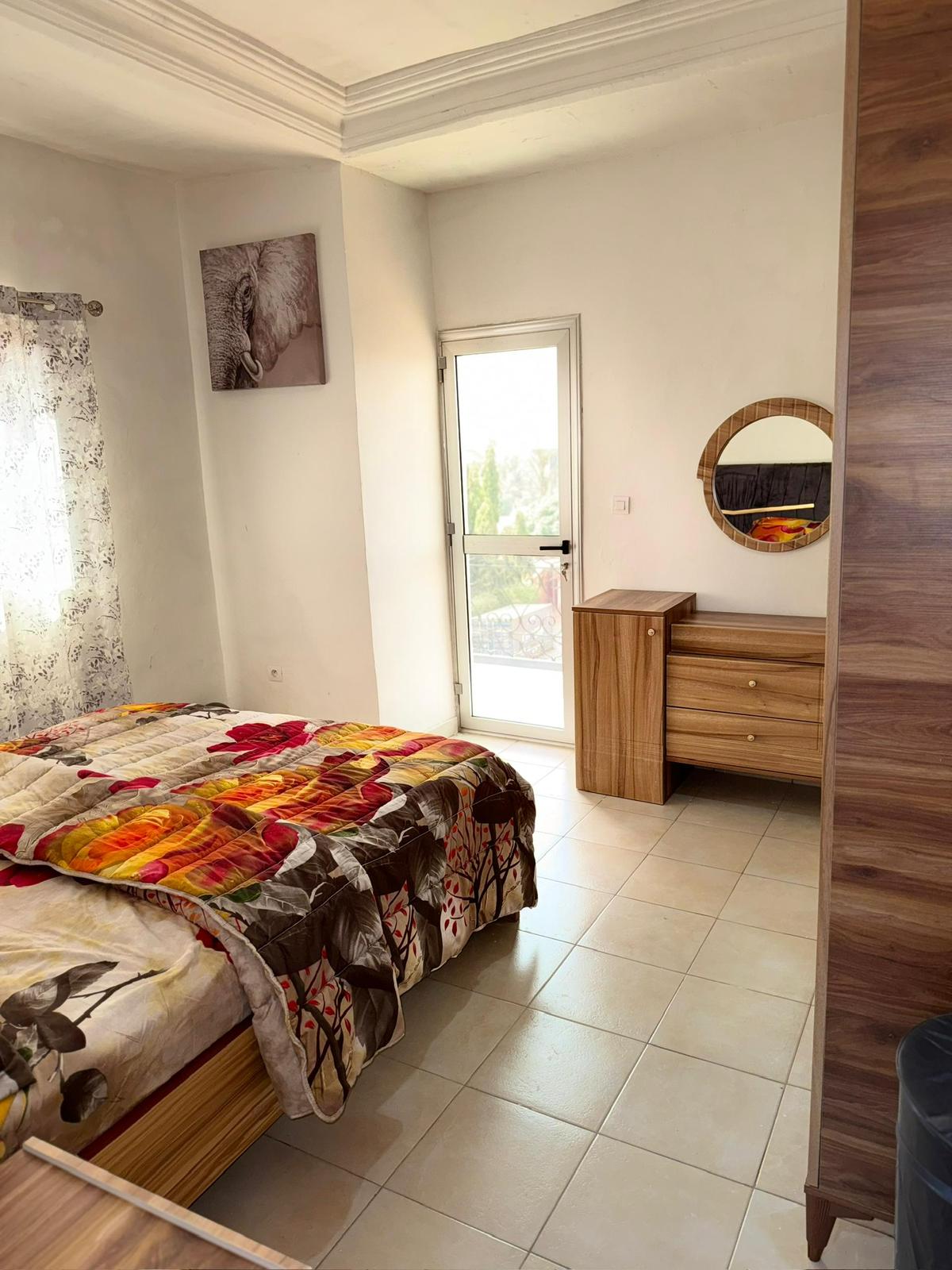 2 Chambres, 2 Salles de bain, cuisine fermée