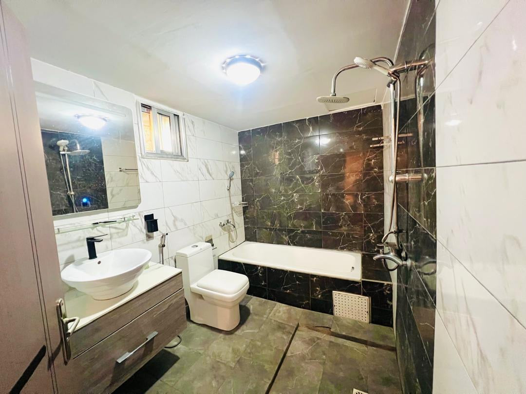 2 Chambres, 2 Salles de bain et cuisine
