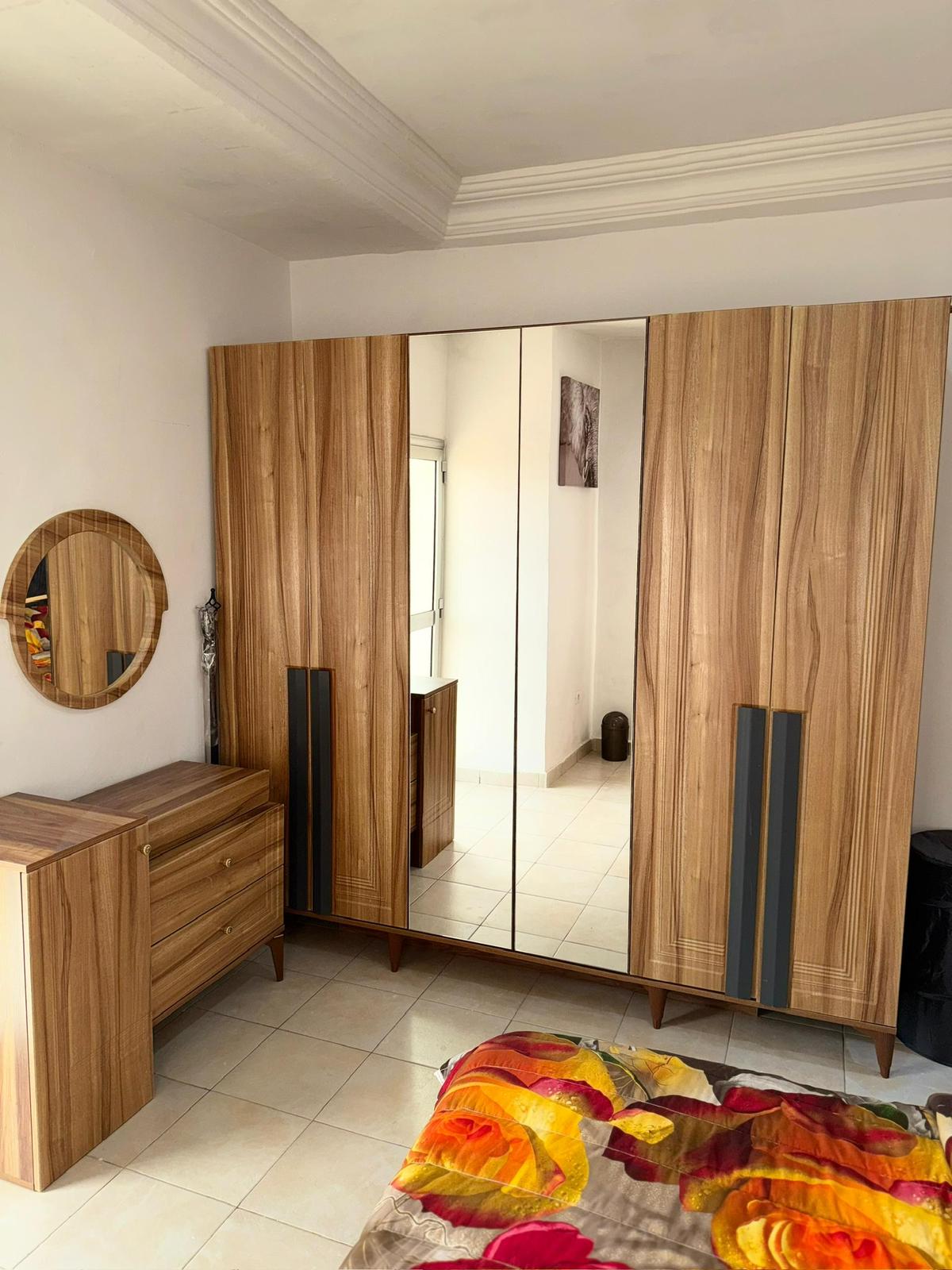 2 Chambres, 2 Salles de bain, cuisine fermée