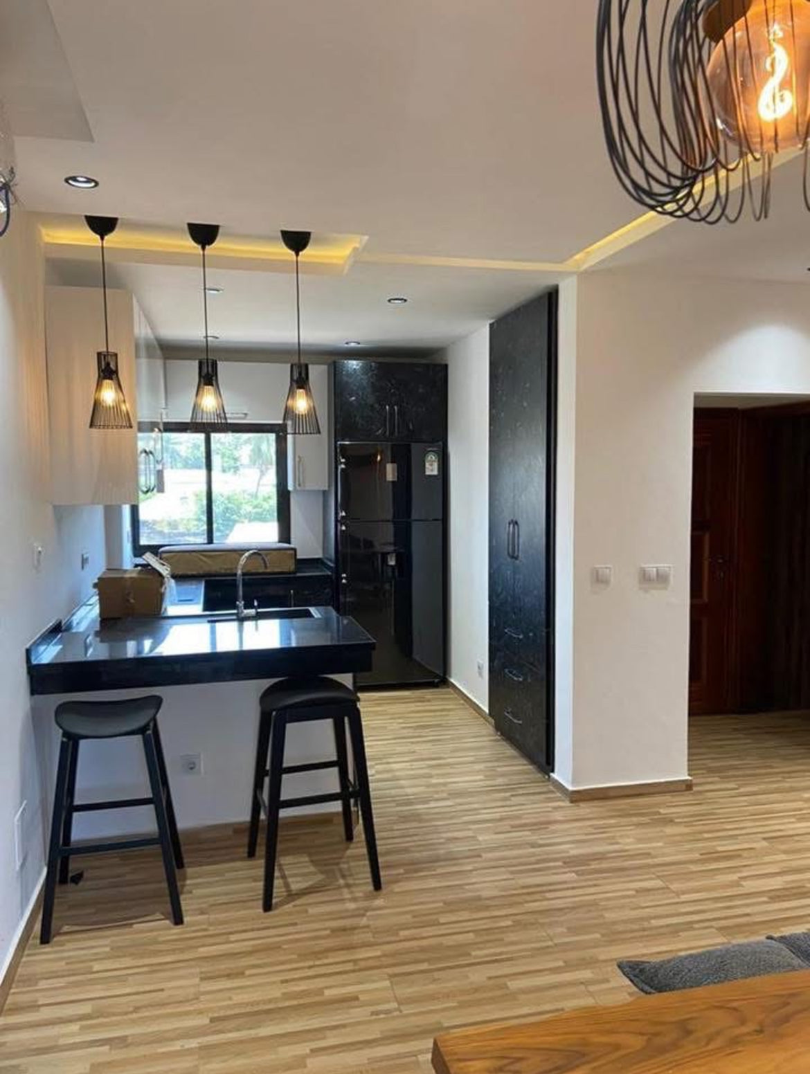 3 Chambres, 3 Salles de bain, cuisine ouverte, balcon