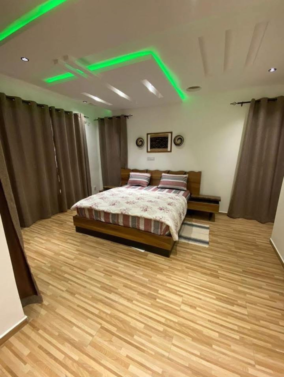 3 Chambres, 3 Salles de bain, cuisine ouverte, balcon