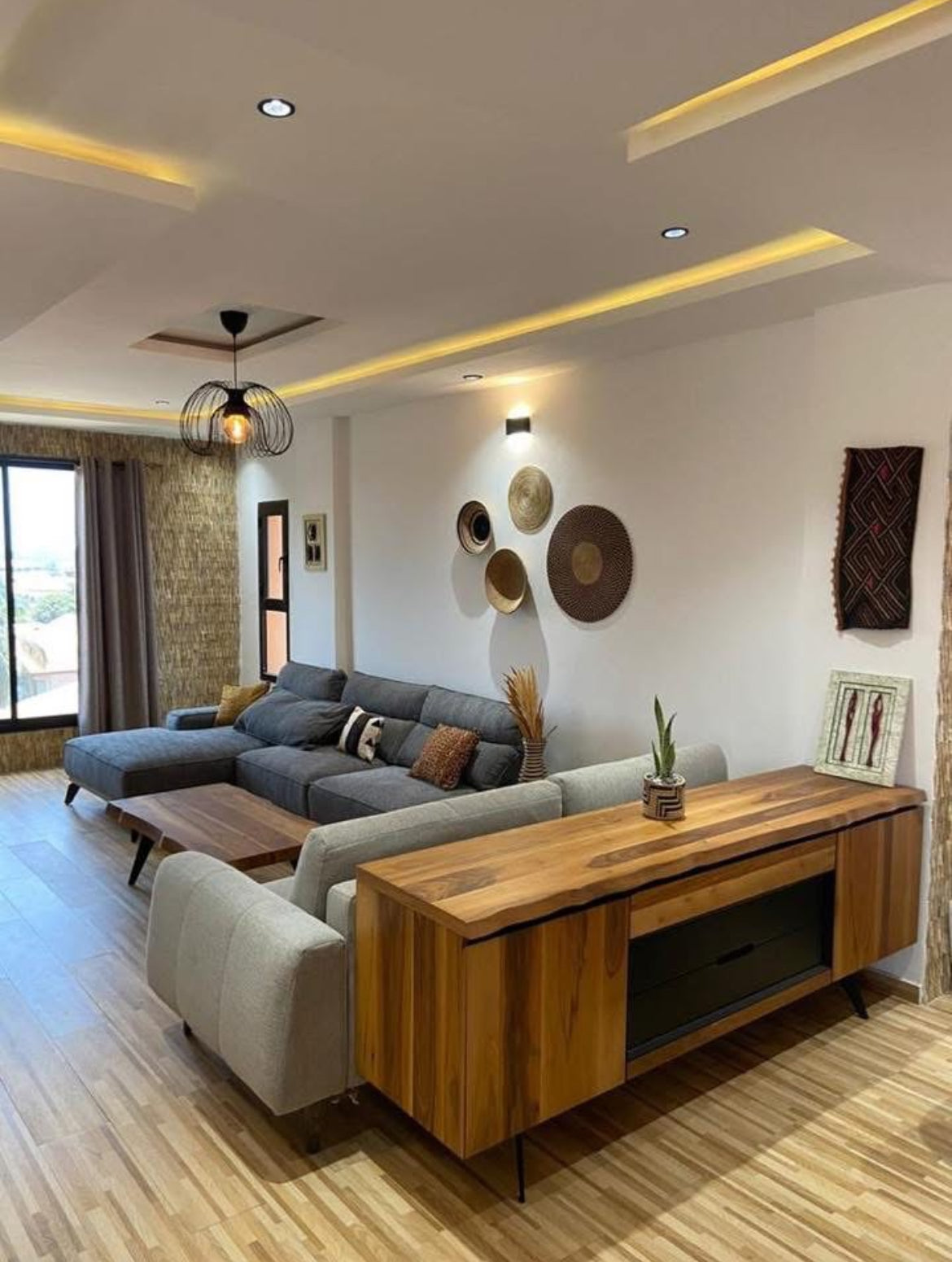 3 Chambres, 3 Salles de bain, cuisine ouverte, balcon