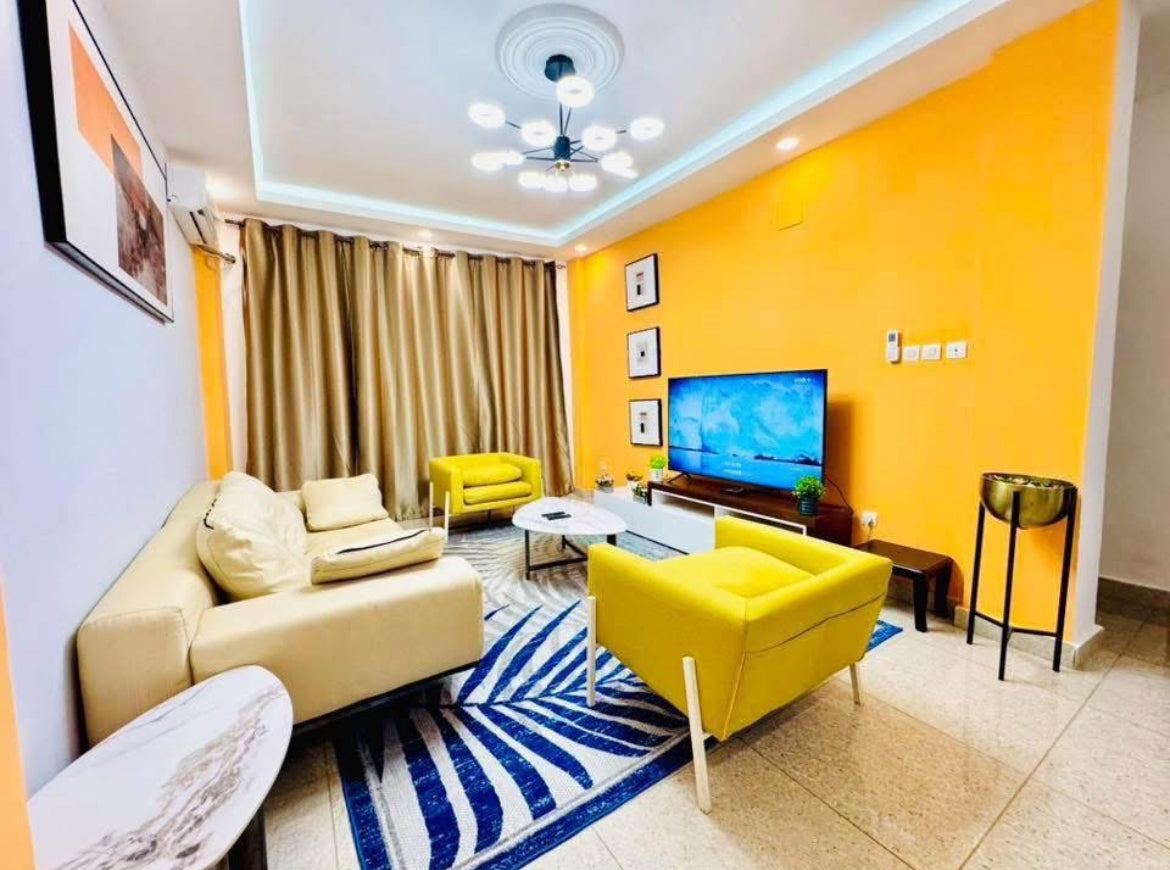 3 Chambres, 2 Salles de bain, cuisine fermée, balcon avec vue agréable