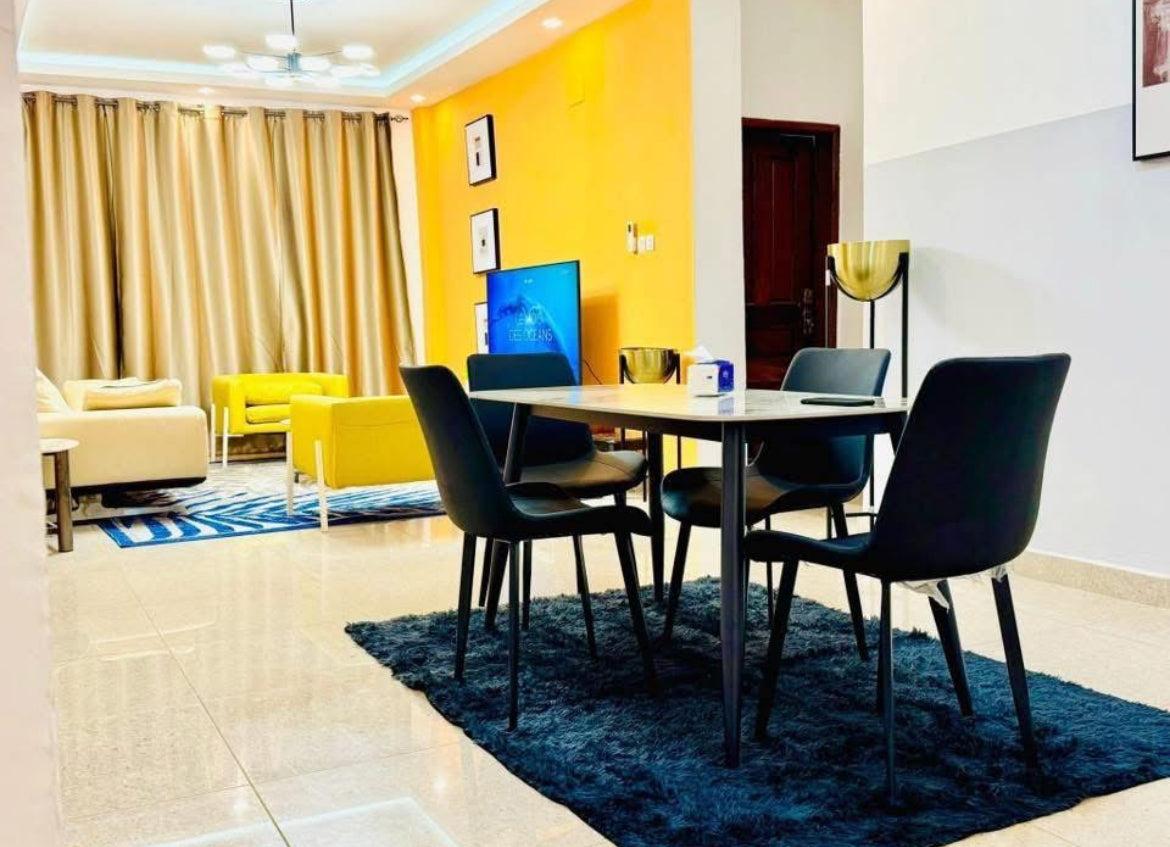 3 Chambres, 2 Salles de bain, cuisine fermée, balcon avec vue agréable