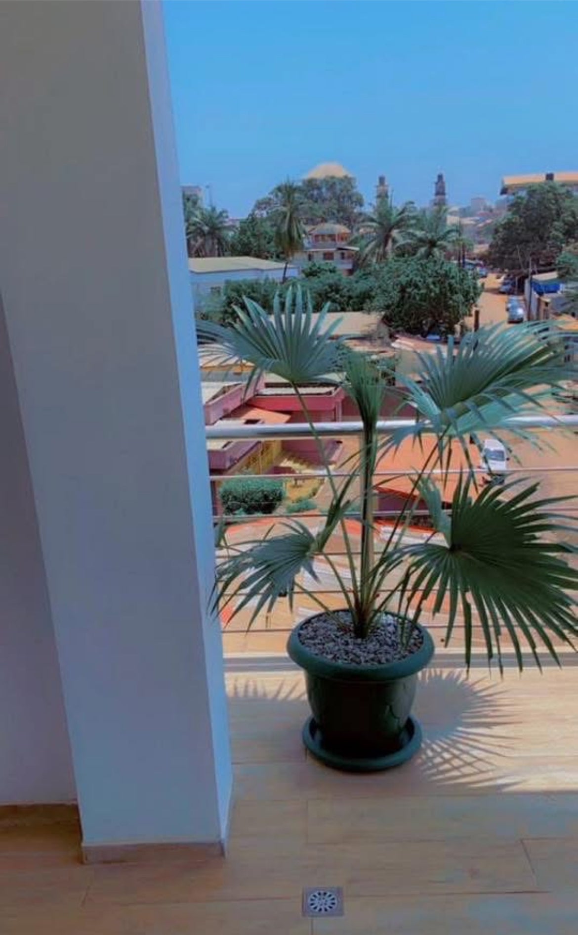 3 Chambres, 3 Salles de bain, cuisine ouverte, balcon